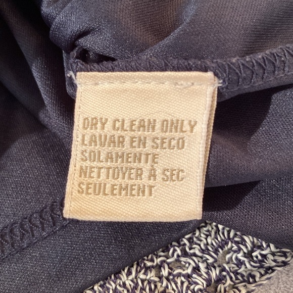 Easy Spirit - crochet 3/4 sleeve, v-neck top. Size S - Picture 7 of 7